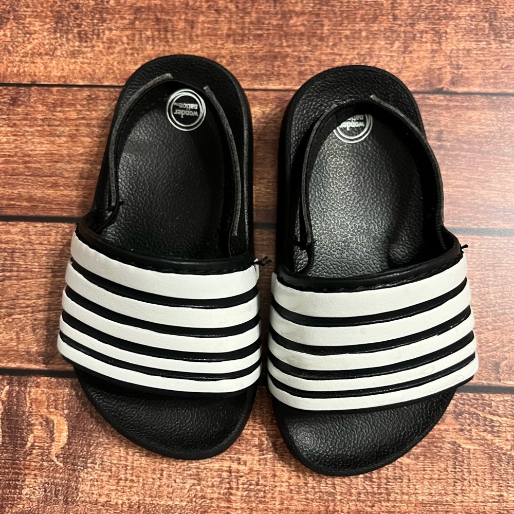 Wonder Nation Black and White Slide Sandals